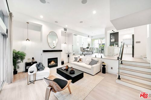 1020 Hilldale Ave, West Hollywood, CA, 90069-3808 | Card Image