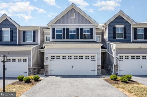 3 Woods Dr, CAMP HILL, PA, 17011-2648 | Card Image