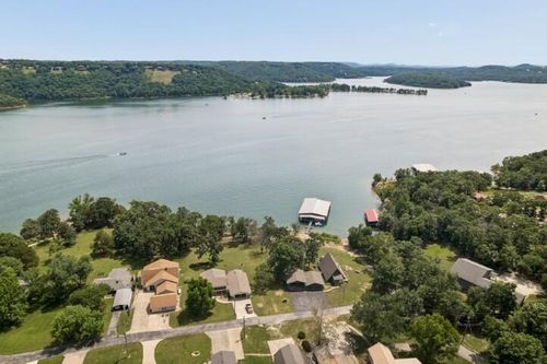 1304 Breezy Point Ln, Kimberling City, MO, 65686-7255 | Card Image