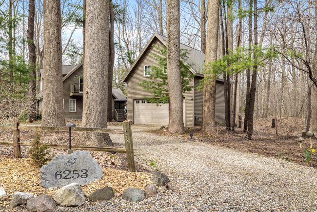 Large front yard | Image 39