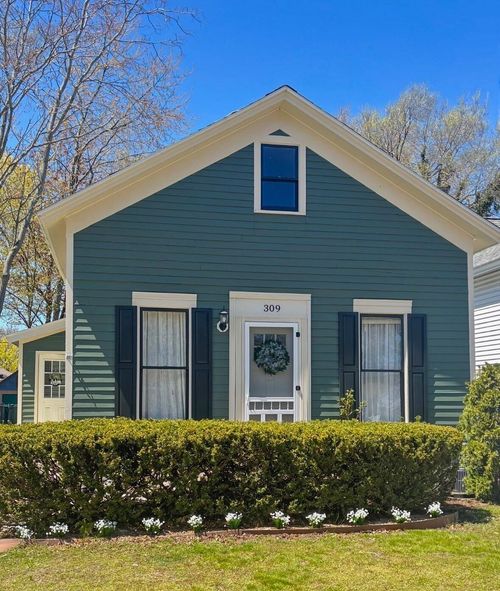 309 N Robert Street, Ludington, MI, 49431 | Card Image