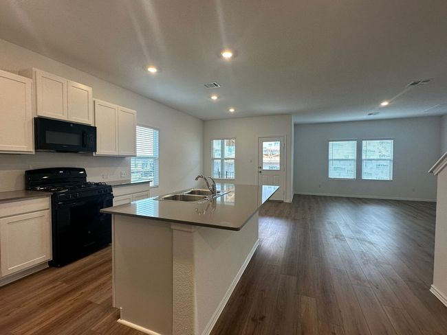 228 Jeffers, House other with 5 bedrooms, 4 bathrooms and 2 parking in Kyle TX | Image 16