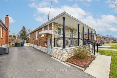 20 Silvercrest Ave, House other with 3 bedrooms, 2 bathrooms and 4 parking in Etobicoke ON | Image 3