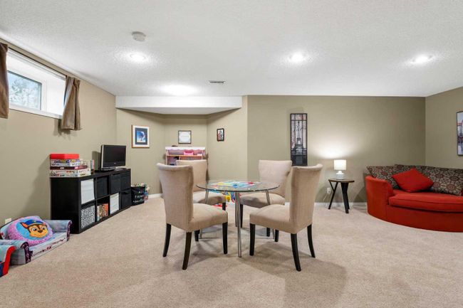 755 Hawkside Mews Nw, Home with 4 bedrooms, 3 bathrooms and 4 parking in Calgary AB | Image 30