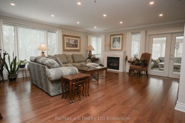 11 Mcdonald Crt, House other with 2 bedrooms, 3 bathrooms and 2 parking in Tillsonburg ON | Image 7