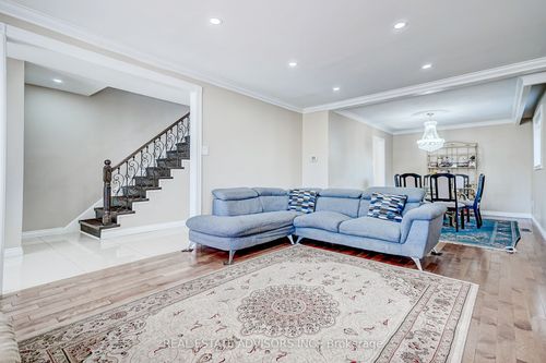 1228 Jane St, York, ON, M6M4X7 | Card Image