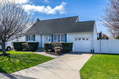 299 37 Street, Babylon, NY, 11757 | Card Image