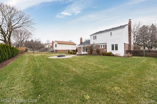37617 Sunnydale St, Livonia, MI, 48154-1440 | Card Image