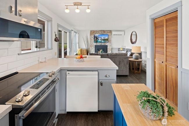 Kitchen and Living room with Gas fireplace | Image 8