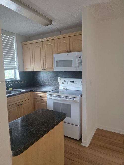 apt-405-1801 S Treasure Dr, North Bay Village, FL, 33141-4556 | Card Image