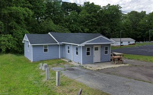 6910 Dennis Rd, Walnut Cove, NC, 27052-9677 | Card Image