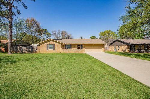 311 Hedgerow Ln, Lewisville, TX, 75057-2206 | Card Image