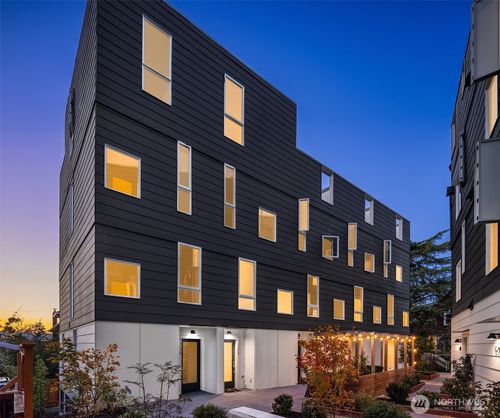 1227 E Roy St, Seattle, WA, 98102-4655 | Card Image