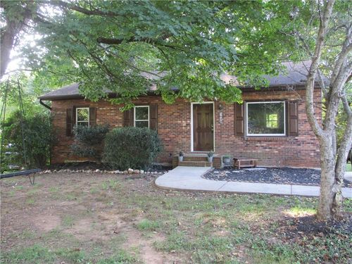 7638 Pine St, Rural Hall, NC, 27045-9362 | Card Image