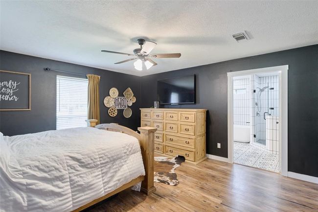 27548 Log Cabin Rd N, House other with 4 bedrooms, 2 bathrooms and 2 parking in Montgomery TX | Image 25
