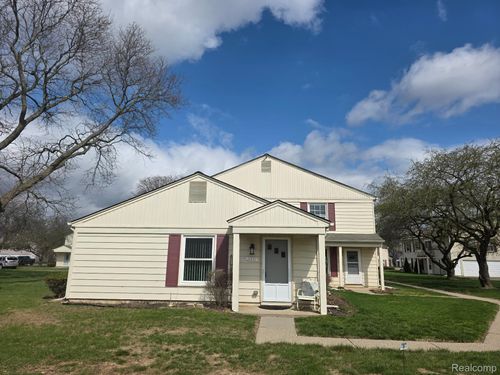 2831 Glenwood Ct, Lake Orion, MI, 48360-1720 | Card Image