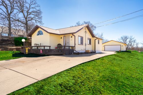 213 N 15th Ave W, Newton, IA, 50208-1720 | Card Image