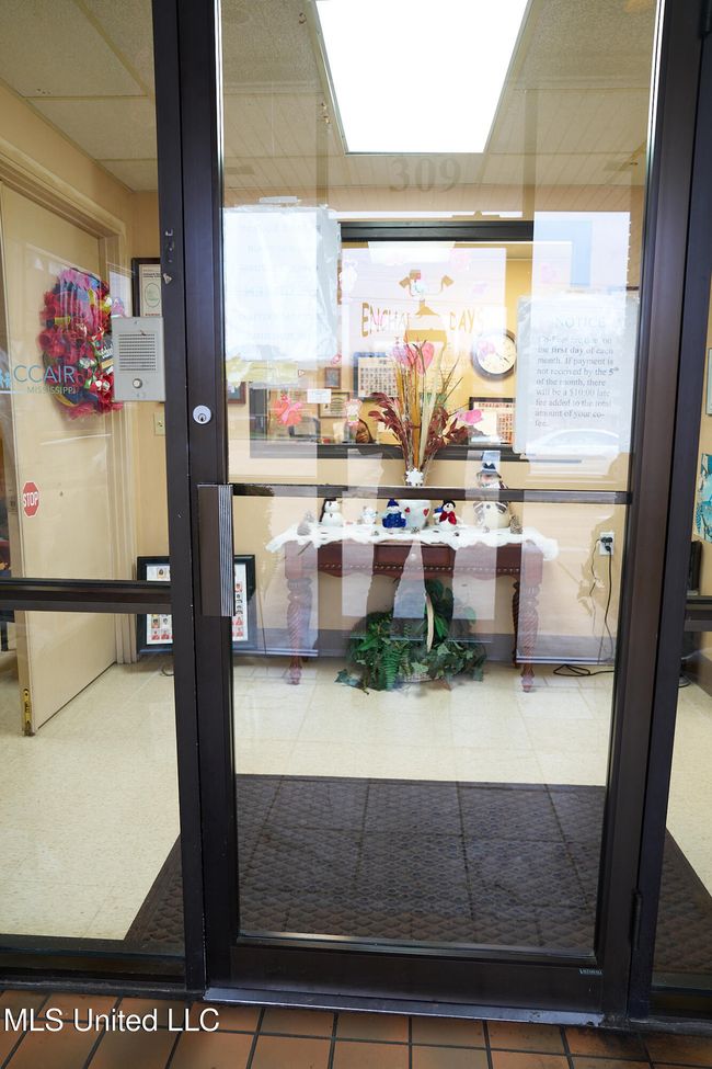 Entrance | Image 4