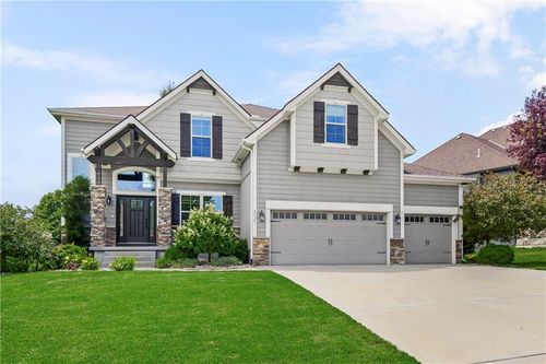 4527 Nw Verona Dr, Riverside, MO, 64150-6101 | Card Image