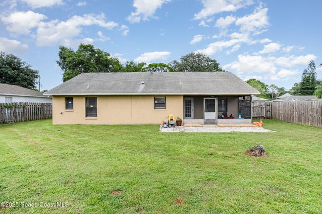 Large Fenced Backyard | Image 24