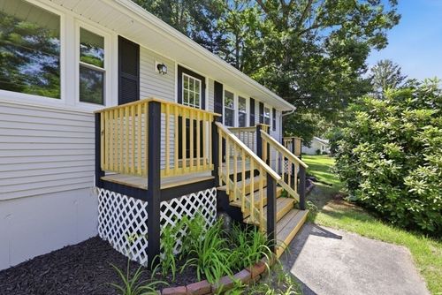 71 Beech St, Palmer, MA, 01069-2102 | Card Image