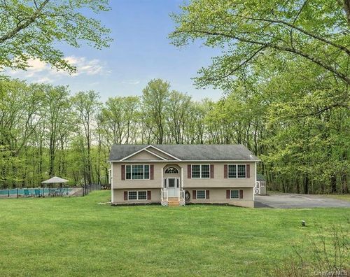 69 Ridge Rd, Wallkill, NY, 12589-4108 | Card Image
