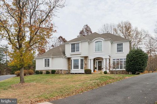 301 Marjorie Ln, Herndon, VA, 20170-3334 | Card Image