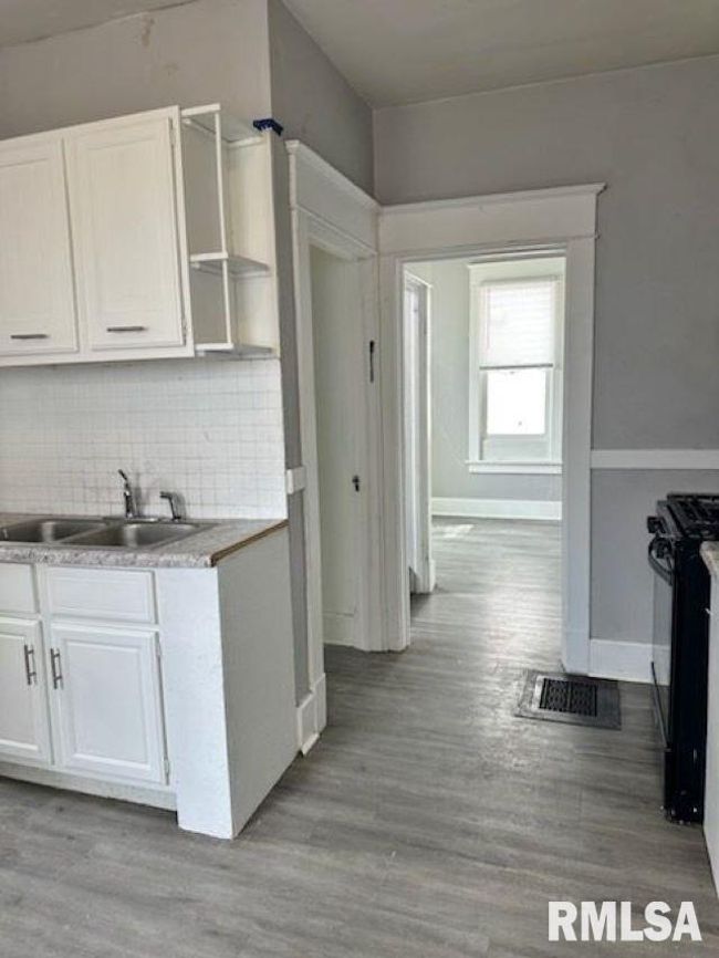 1321 W 13 Th St, House other with 4 bedrooms, 1 bathrooms and null parking in Davenport IA | Image 5