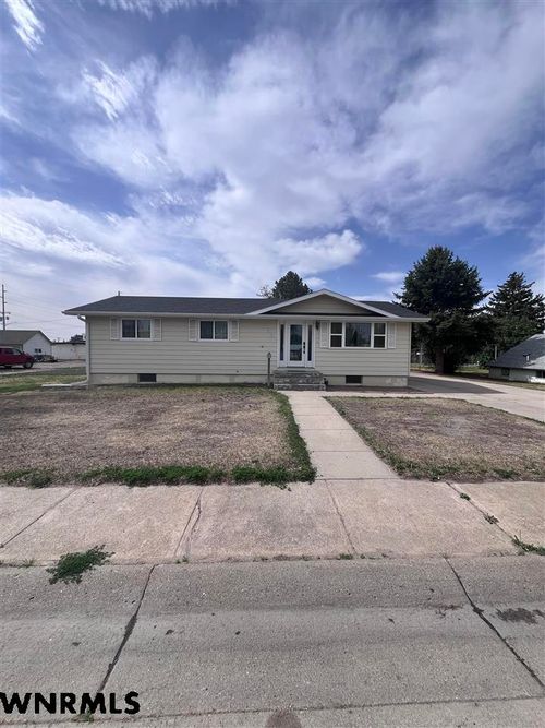 755 E 9th St, Alliance, NE, 69301-2736 | Card Image