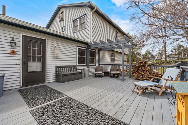 Spacious Deck with a pergola | Image 25