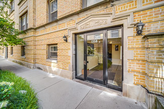 1N - 1358 W Greenleaf Avenue, Condo with 2 bedrooms, 1 bathrooms and null parking in Chicago IL | Image 3