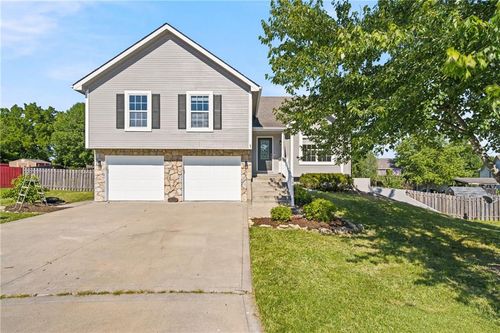 3705 Lee Ct, Leavenworth, KS, 66048-5448 | Card Image