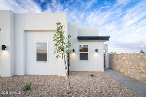 3020 Gladstone St, Las Cruces, NM, 88012-0887 | Card Image