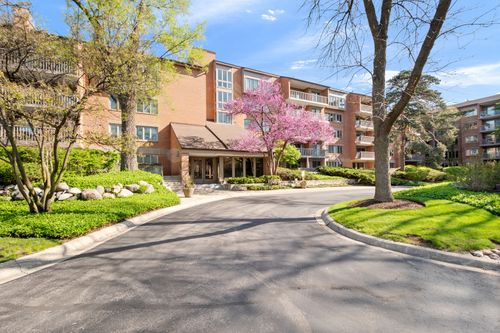 204-22 Park Ln, Park Ridge, IL, 60068-2865 | Card Image