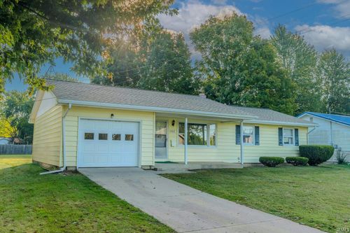 402 N Maple St, Lagrange, IN, 46761-1519 | Card Image