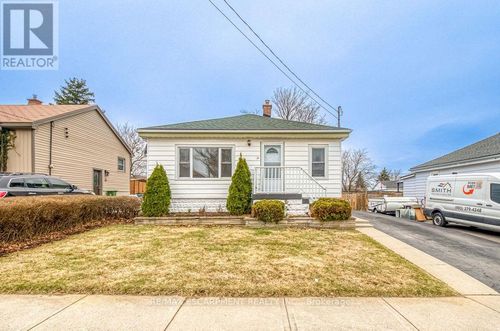 22 David Ave, Hamilton, ON, L9A3V1 | Card Image