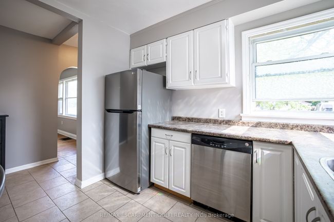18 Grove Ave, House other with 6 bedrooms, 2 bathrooms and 4 parking in Saint Catharines ON | Image 11