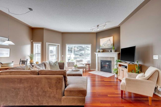 22 Mt Alberta Manor Se, Home with 4 bedrooms, 3 bathrooms and 4 parking in Calgary AB | Image 8