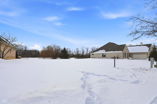 11995 Edgefield Dr, Fishers, IN, 46037-3825 | Card Image