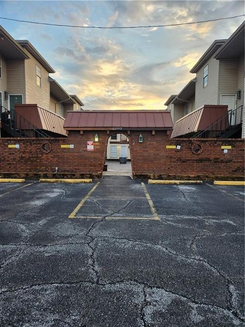 423-2500 Manson Ave, Metairie, LA, 70001-6658 | Card Image