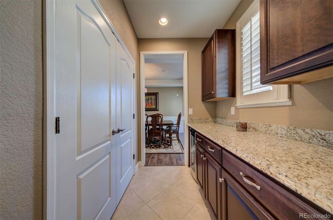 Butler's pantry w/wine cooler | Image 18