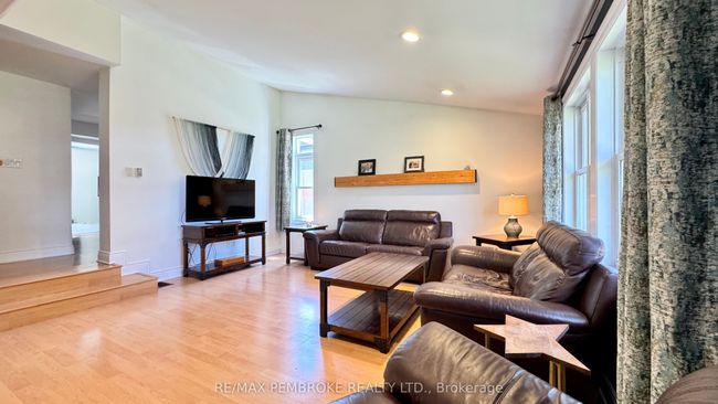 179 Ridge Rd, House other with 3 bedrooms, 2 bathrooms and 4 parking in Deep River ON | Image 18