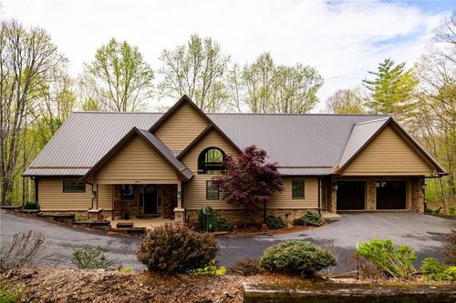 594 Village Pine Dr, Jefferson, NC, 28640-6916 | Card Image