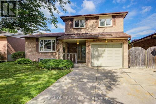232 Clifton Downs Rd, Hamilton, ON, L9C7B5 | Card Image