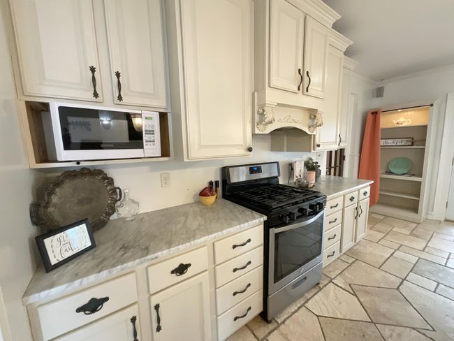 323 N Marshall Ave, House other with 3 bedrooms, 3 bathrooms and null parking in Marshall MI | Image 8