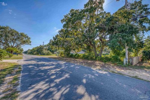 1689 Oak Dr, Gulf Breeze, FL, 32563-9563 | Card Image