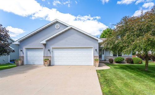 17 Hunters Ct, Fond Du Lac, WI, 54937-6011 | Card Image