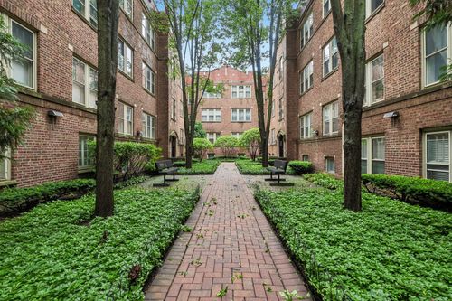 2e-221 Oak Park Ave, Oak Park, IL, 60302-2153 | Card Image