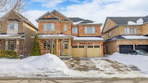 68 Bluffwood Cres, Brampton, ON, L6P2P3 | Card Image