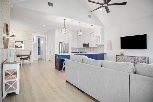 867 Bavers Ln, House other with 4 bedrooms, 3 bathrooms and 1 parking in Crystal Beach TX | Image 6